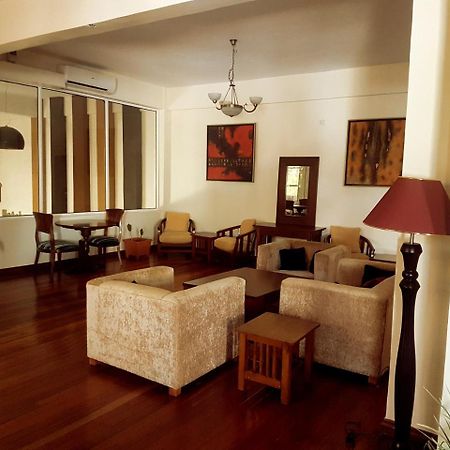 The Vic Hotel Кисуму Екстериор снимка