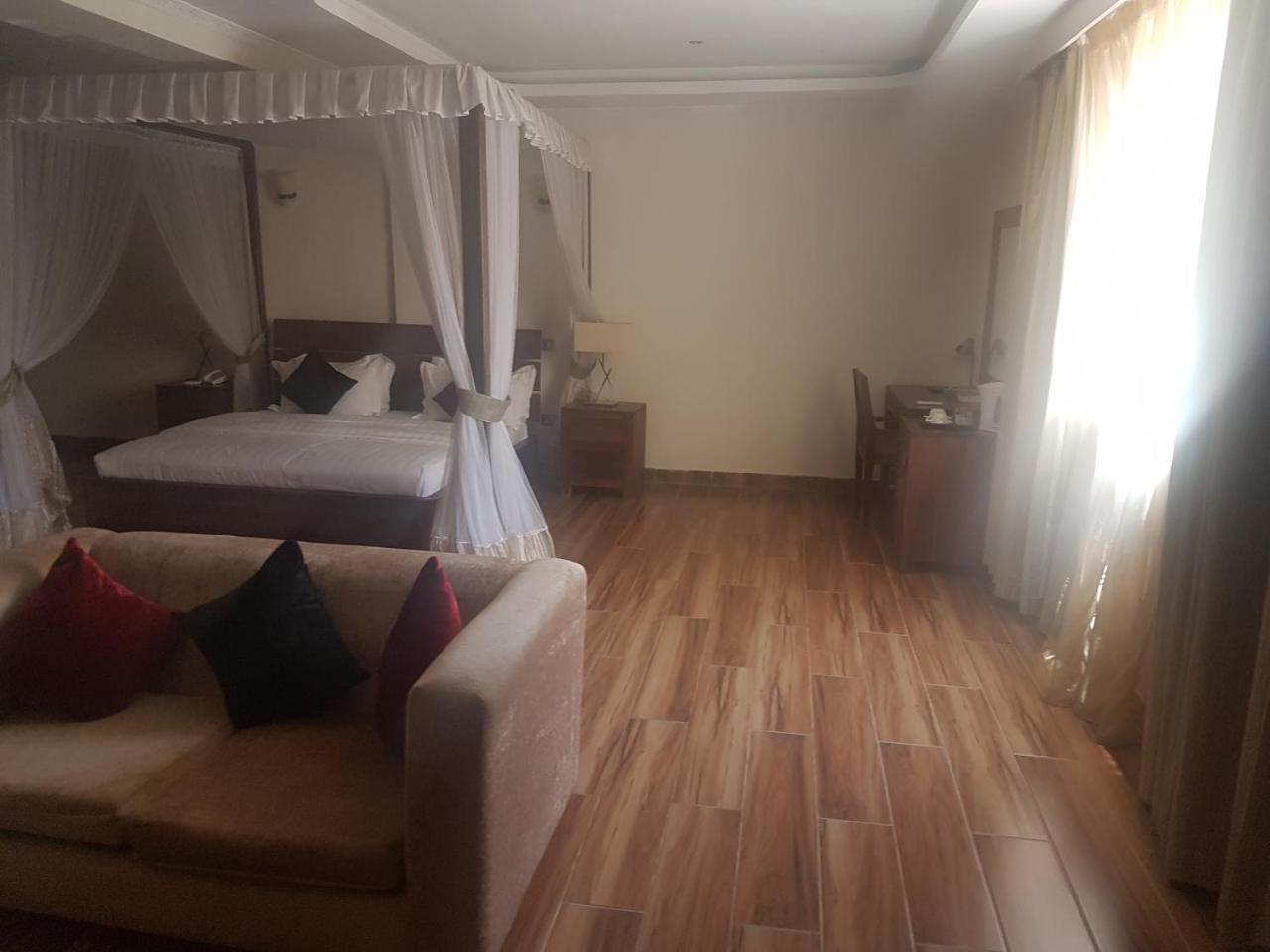 The Vic Hotel Кисуму Екстериор снимка