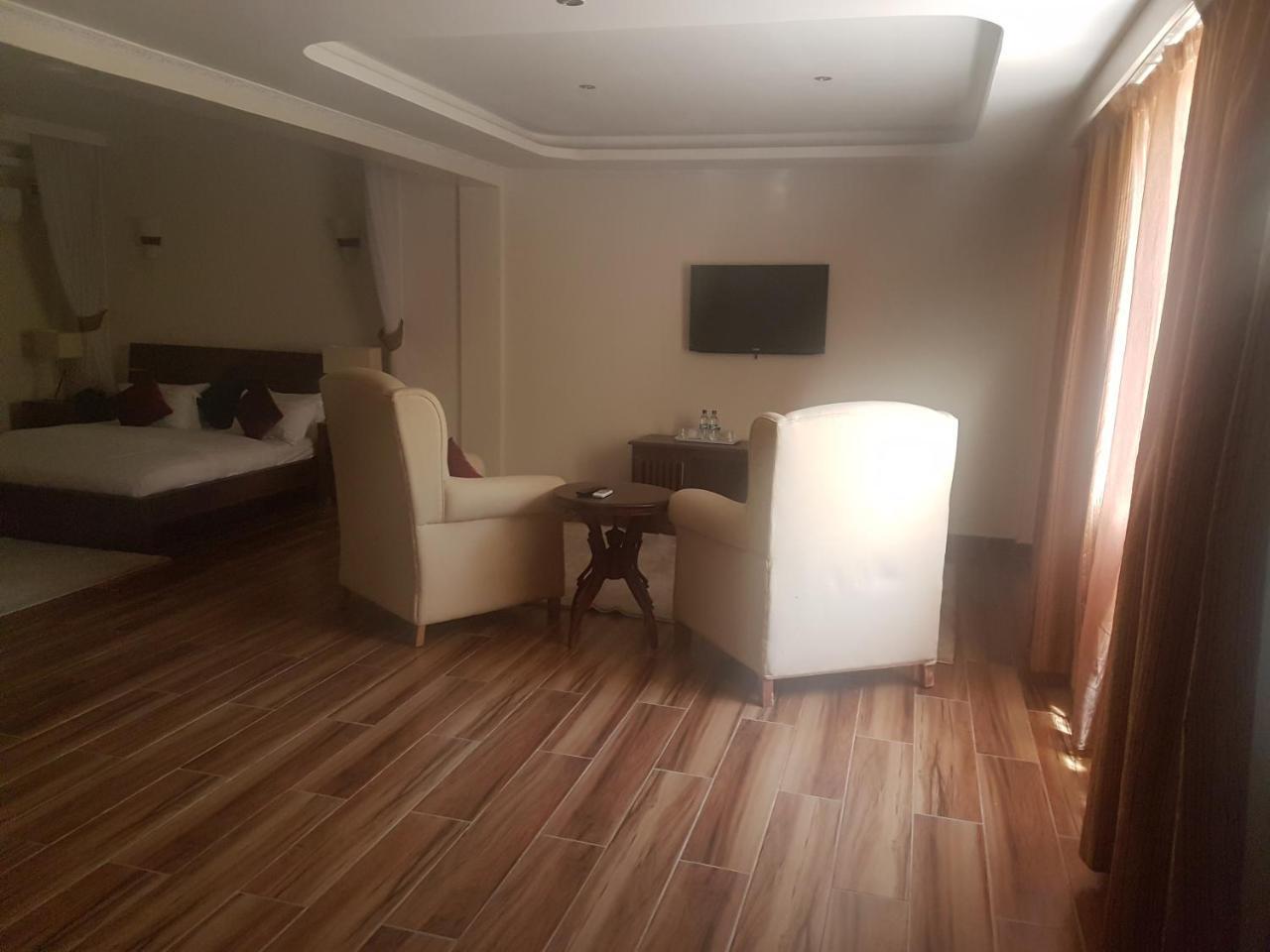 The Vic Hotel Кисуму Екстериор снимка